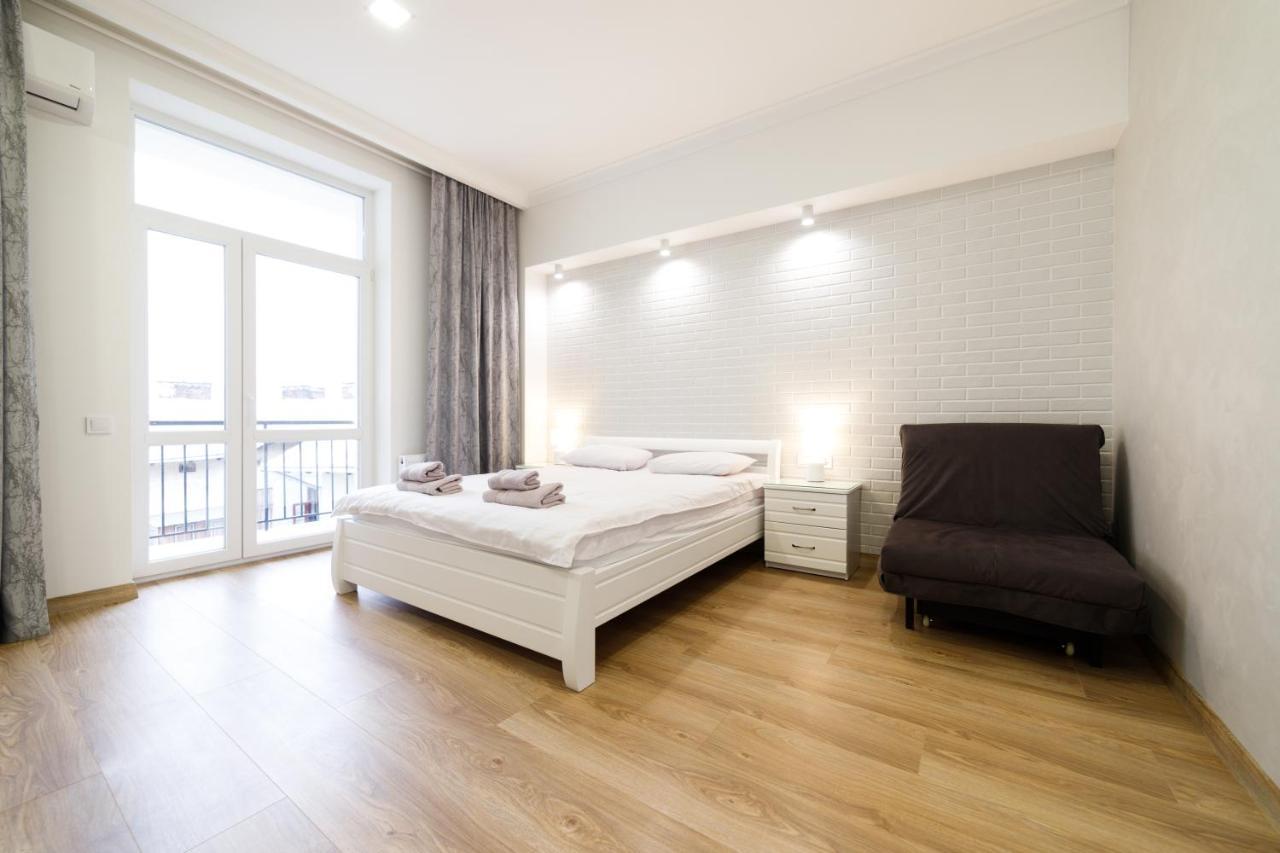 Lux Apartments Lviv Exterior foto