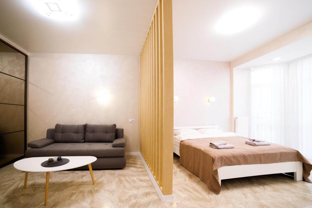 Lux Apartments Lviv Exterior foto